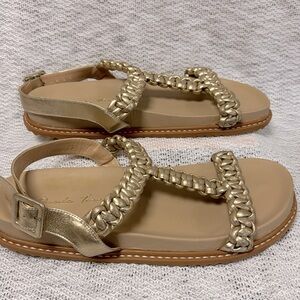Paula Torres Gold Lira Sandal New Women Size 39 /9